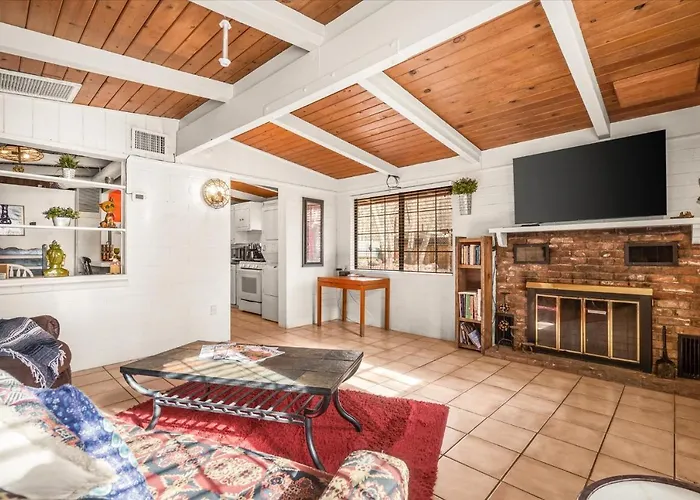 Cozy With Private Creek Access *