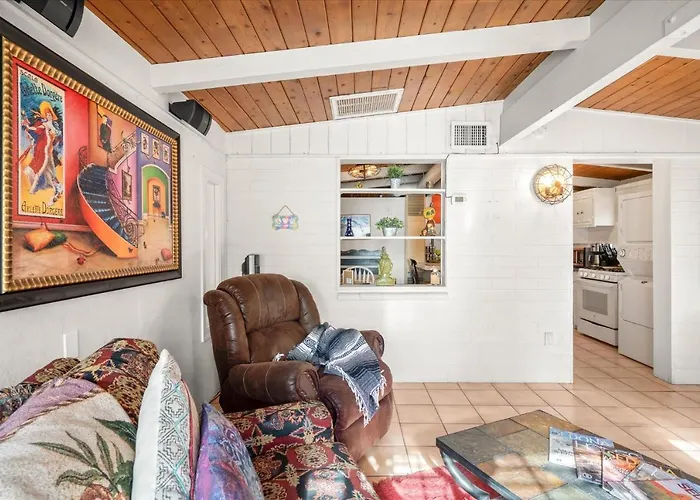 Cozy With Private Creek Access
