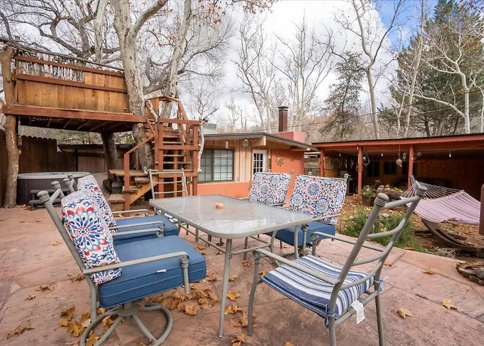 Cozy With Private Creek Access *