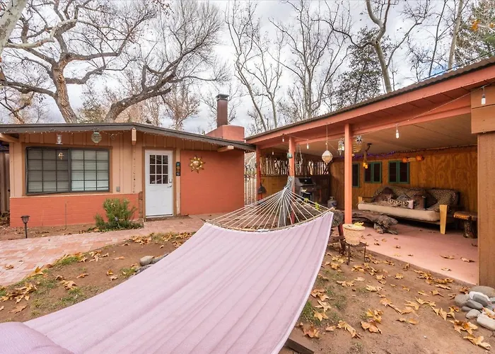 Cozy With Private Creek Access